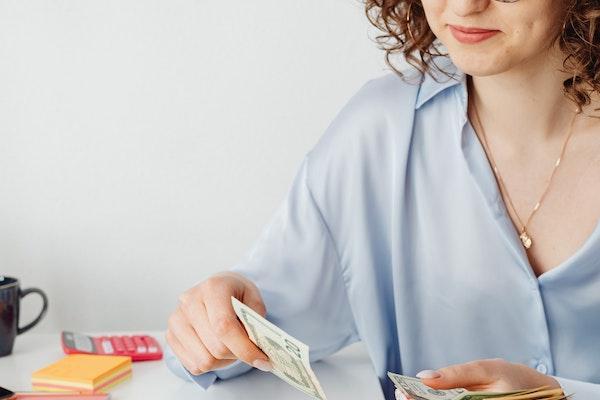 老公信用卡逾期银行起诉老婆有责任吗.jpg