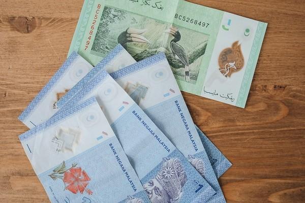 各银行信用卡催收电话号码查询方式是怎样的？用手机打电话正常吗？