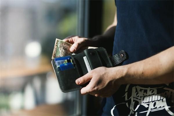信用卡停息挂账2022新规定有哪些？协商的技巧是什么？