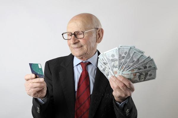 京东借10000一个月利息多少？借款利息高不高？