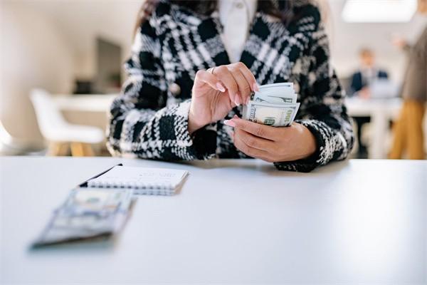信用卡申请停息挂账的条件是什么？逾期还能协商什么方案？