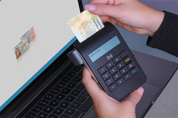 没钱还信用卡怎么办？延期还款有利息吗？