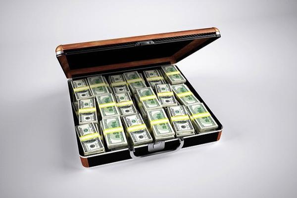 招联10万逾期三年利息多少？逾期三年会被列入失信人名单吗