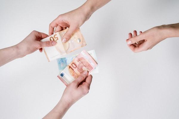 拍拍贷1万每月还多少利息？1万逾期还能借贷其他的网贷吗
