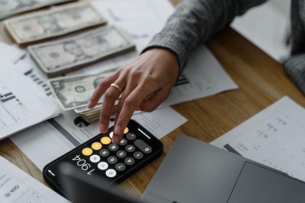 来分期欠12万了一年没还了会坐牢吗，怎么办