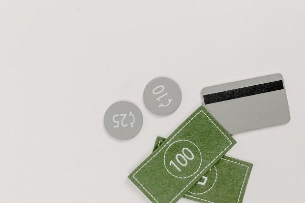 建行信用卡五千三年没还影响房贷吗，怎么处理