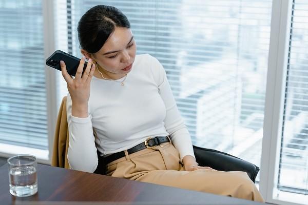 借呗10万逾期最坏结果会坐牢吗，还不起怎么协商分期还款