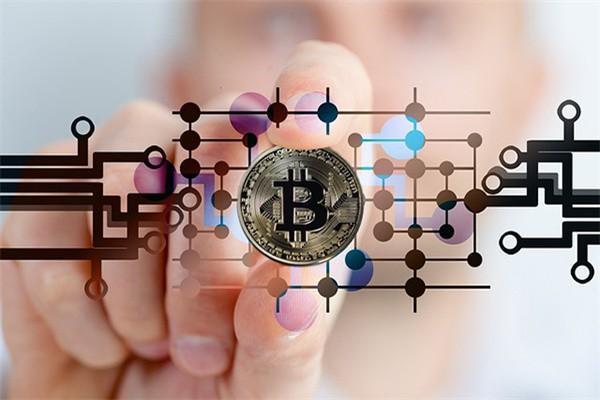 工行信用卡欠了1600逾期多久上信用，额度会下降吗