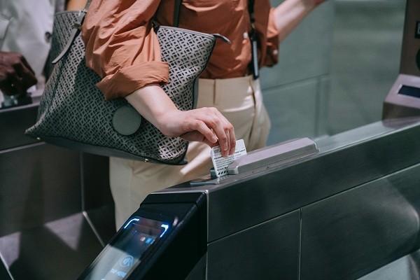 中行信用卡上门催收怎么应对，暴力能报警吗