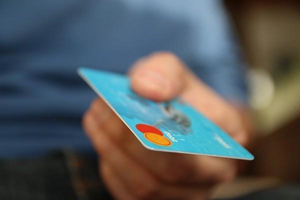 工商信用卡逾期被冻结后多久能恢复使用，60多天只还本金可以吗