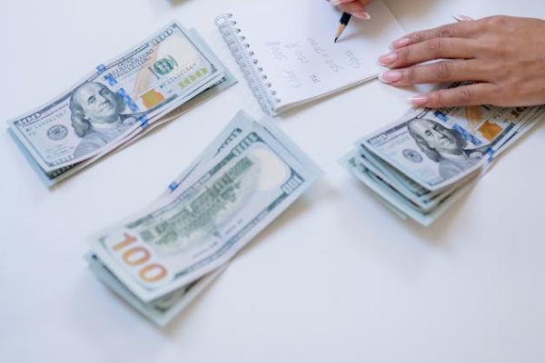 办信用卡多久卡能回来，会查个人信用吗